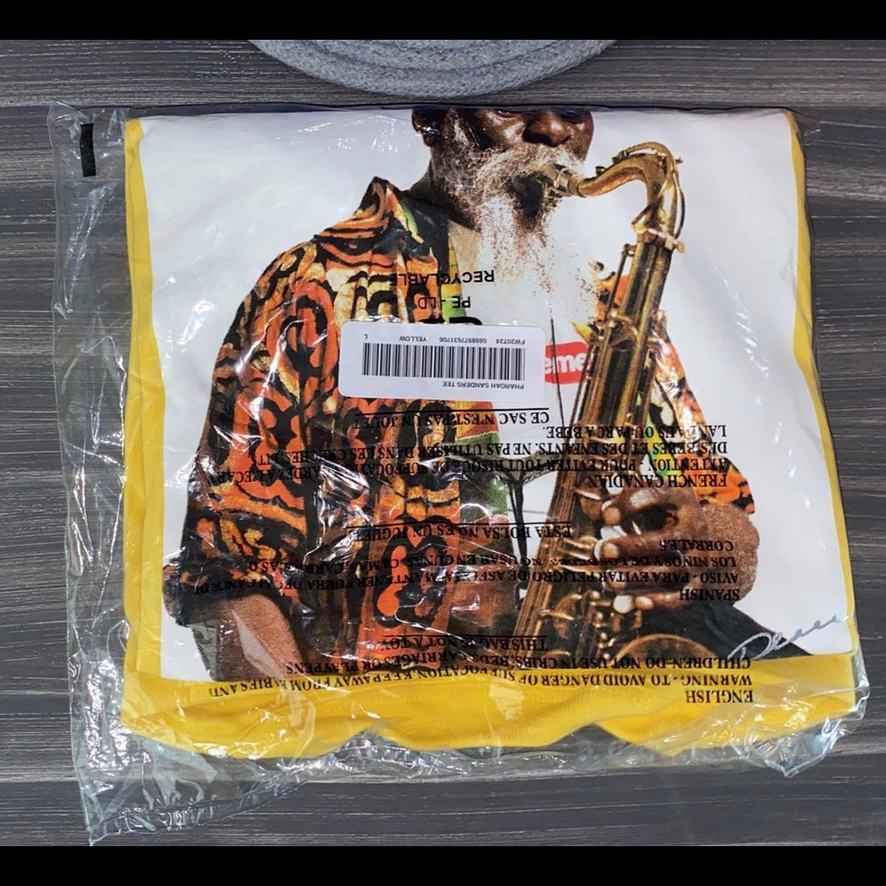 Supreme tee shirt